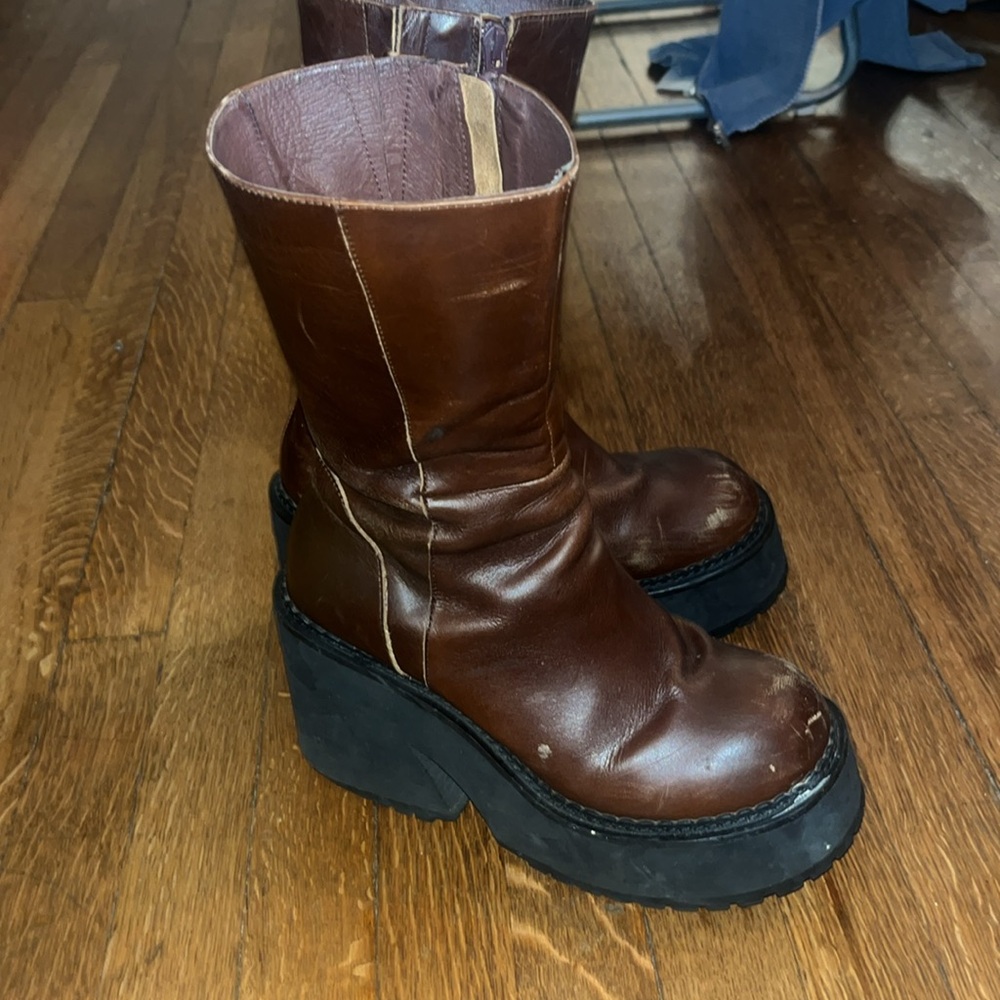 Unif brown Parker platform boot